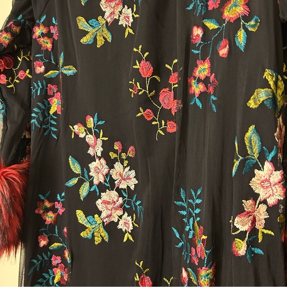 Jennafer Grace floral embroidered duster coat with faux fur trim cuffs - Picture 5 of 6
